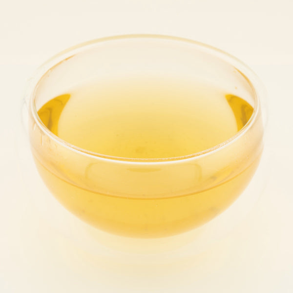 Jasmine Peach At Dawn, brewed, in a clear glass [jasmine-peach-at-dawn-03-liquor]