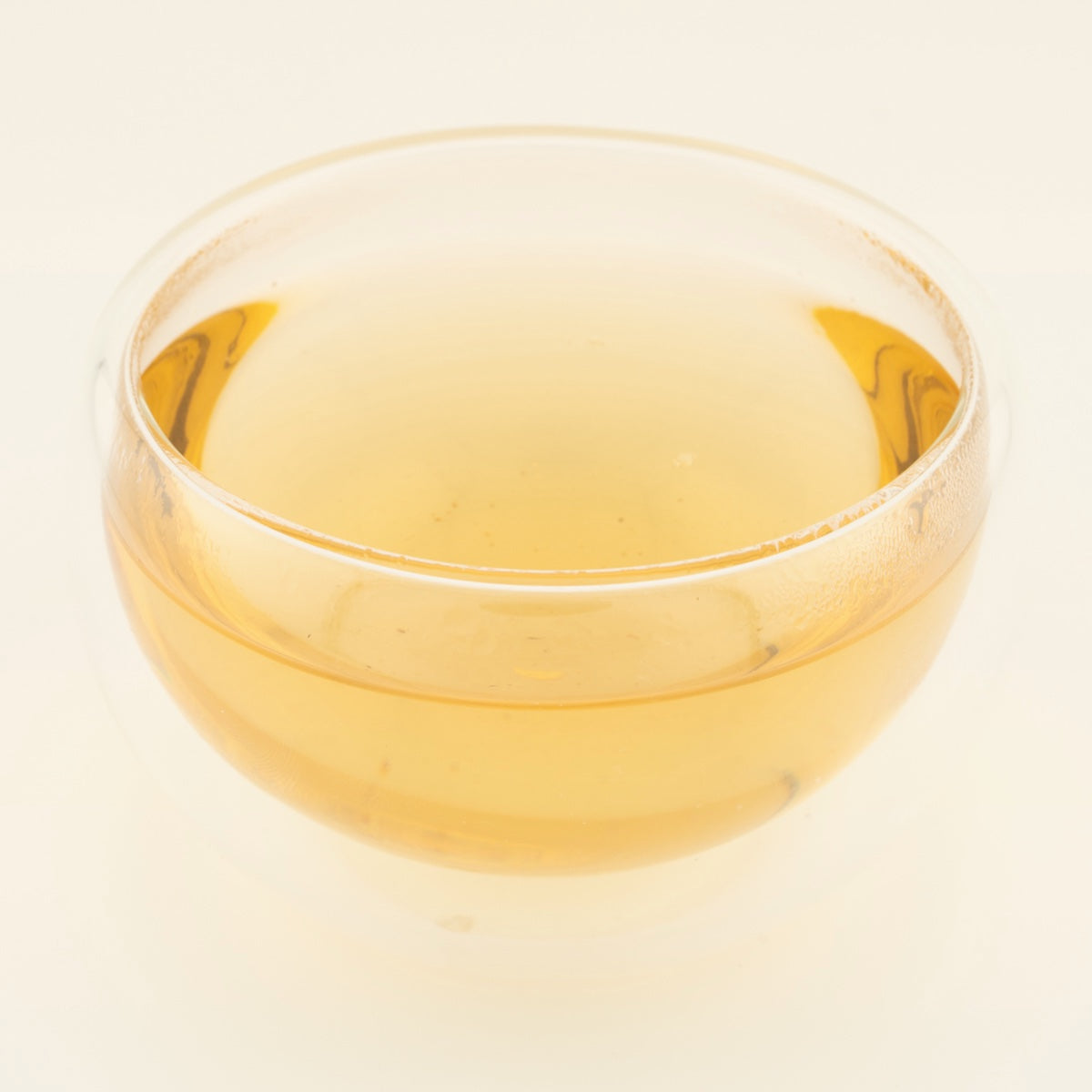 Milan Xiang Fenghuang Dancong Oolong Tea, brewed, in a clear glass [milan-xiang-fenghuang-dancong-oolong-tea-03-liquor]