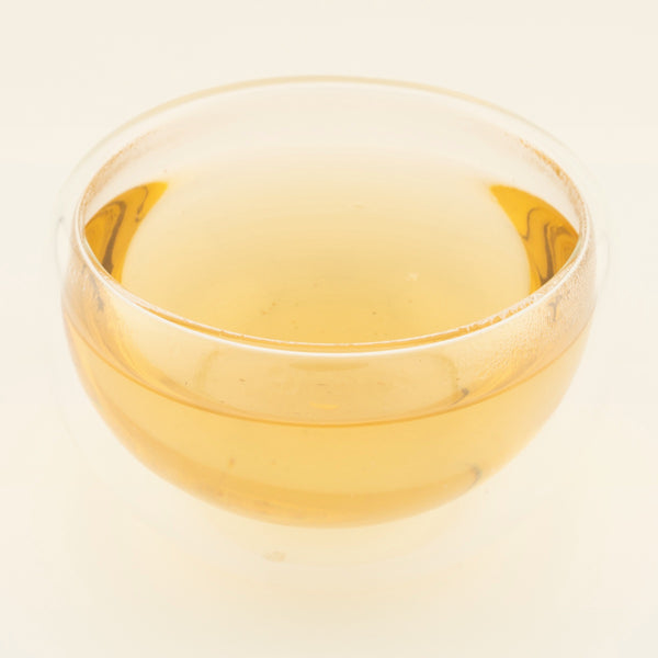Milan Xiang Fenghuang Dancong Oolong Tea, brewed, in a clear glass [milan-xiang-fenghuang-dancong-oolong-tea-03-liquor]